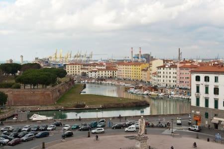Apartamento mansarda pieno centro Livorno Exterior foto