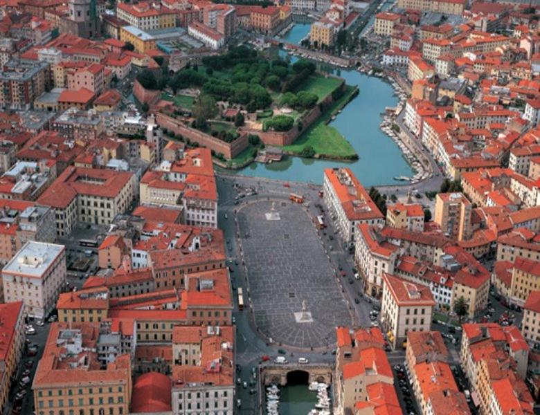 Apartamento mansarda pieno centro Livorno Exterior foto